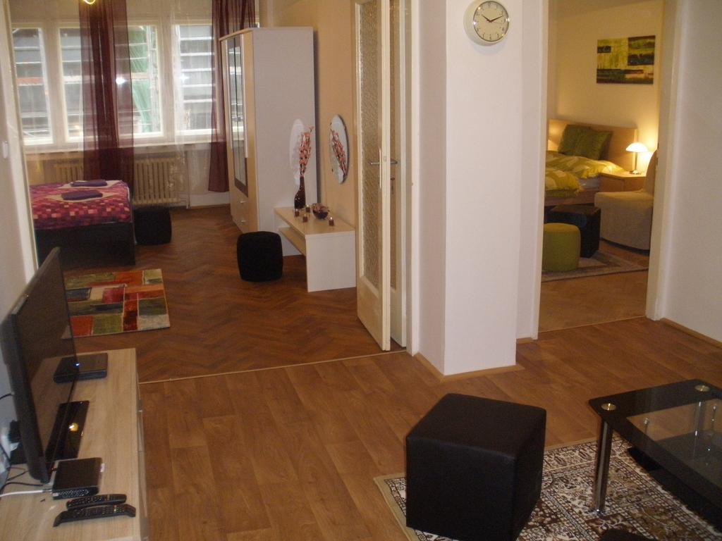 Apartments Tronicek Prag Zimmer foto